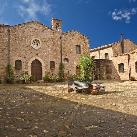 Relais Abbazia Santa Anastasia Resort & Winery カステルブオーノ エクステリア 写真