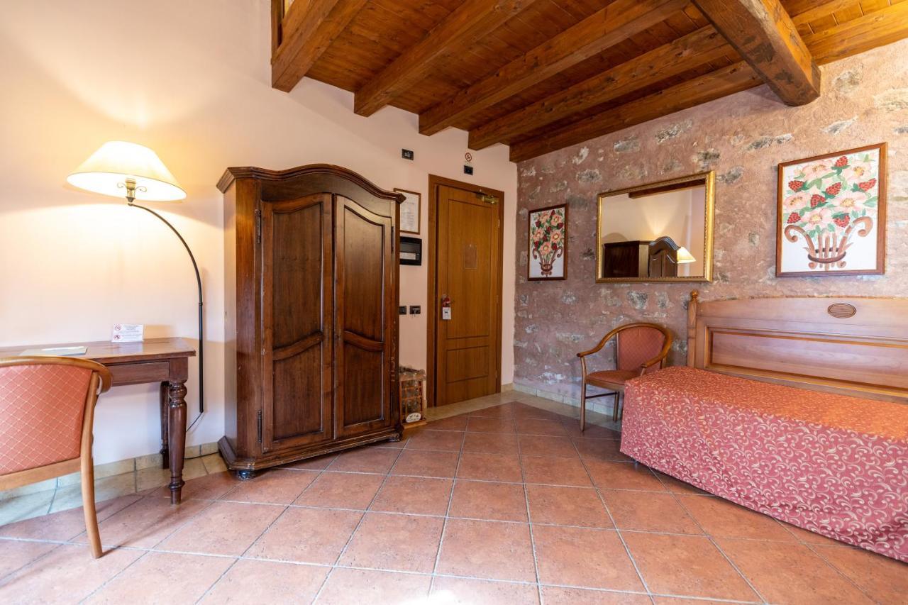 Relais Abbazia Santa Anastasia Resort & Winery カステルブオーノ エクステリア 写真
