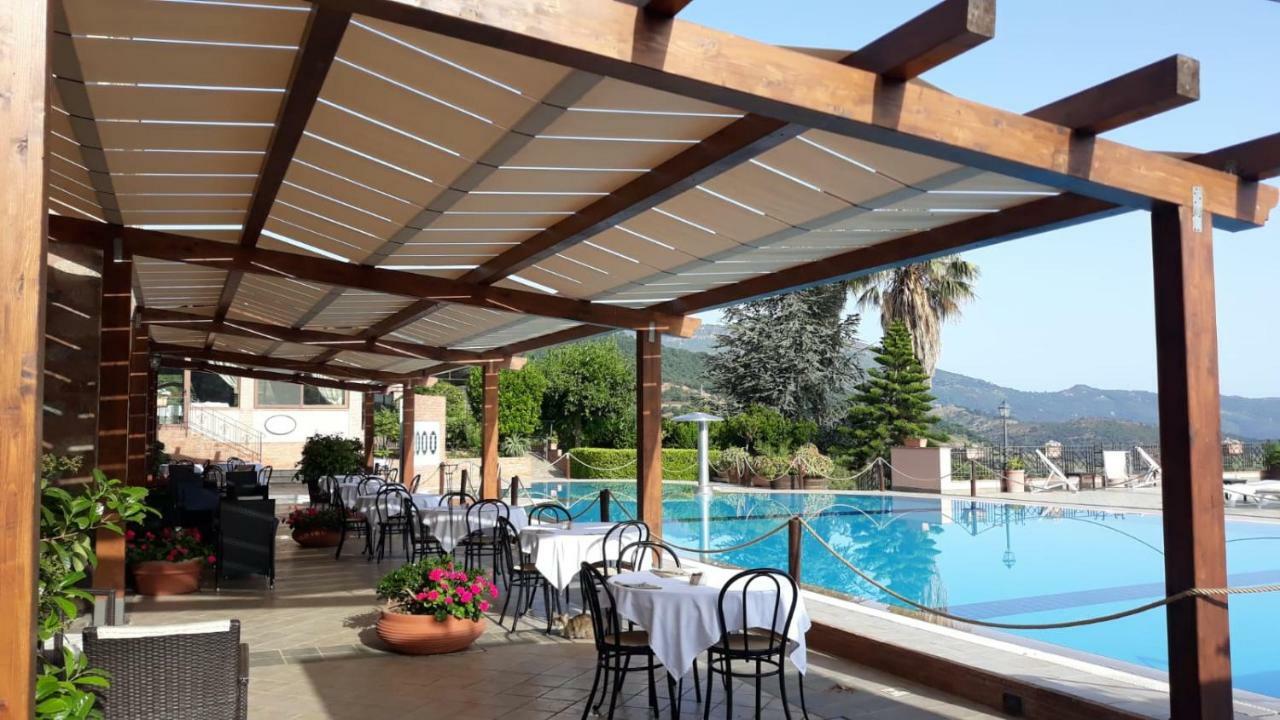 Relais Abbazia Santa Anastasia Resort & Winery カステルブオーノ エクステリア 写真